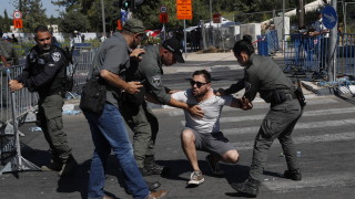 Протестиращи се оковаха с вериги пред парламента на Израел докато
