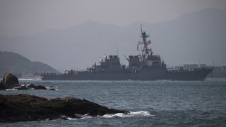 Крайцер на САЩ се доближи на 50 метра от руски разрушител в Източнокитайско море