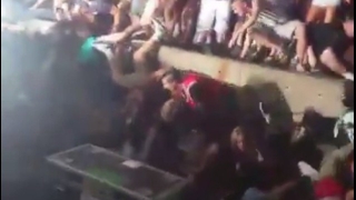 Десетки ранени при падане на заграждания на концерт на Снуп Дог и Уиз Халифа