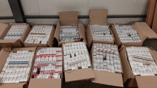 Митничари спряха нелегален износ на близо 15 хил. кутии цигари на Дунав мост 2