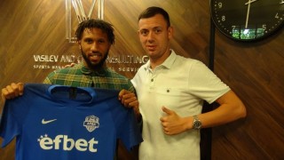 Роденият в Лондон национал на Сиера Леоне Али Сисе който