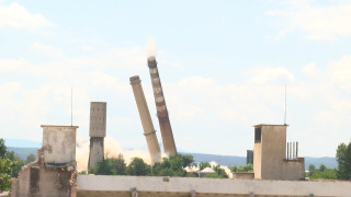 Взривиха комините на бившия ТЕЦ-Казанлък
