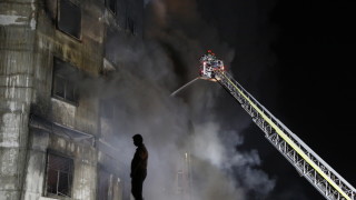 Арестуваха собственика на фабрика в Бангладеш в който при пожар