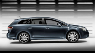 Toyota показва и комбито на новия Avensis  