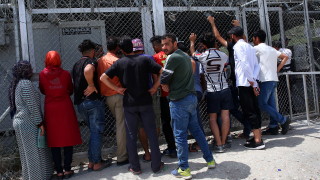 Около 250 мигранти от бежанския център Диавата в Гърция блокираха