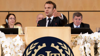 Макрон: Светът е в дълбока криза, на ръба е, но не трябва да се плъзне към война