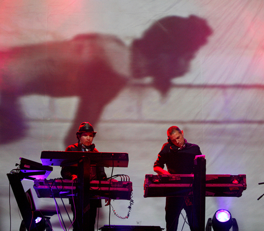 Thievery Corporation заредиха София с позитивизъм