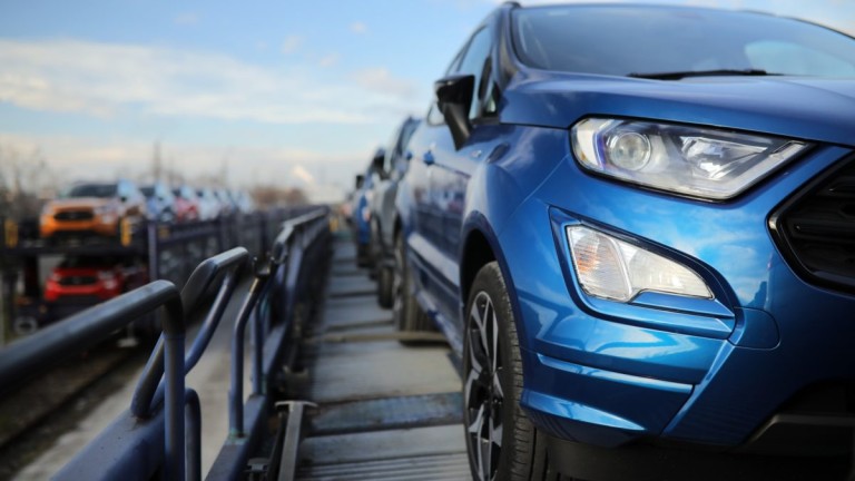 Американският производител на автомобили Форд започна да доставя първите SUV