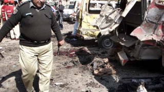45 кг експлозив уби най-малко 12 души и рани 30 в Пакистан 