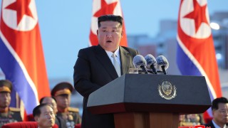 Севернокорейският лидер Ким Чен Ун председателства церемонията по завършването на