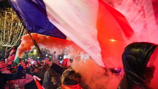 Хиляди французи празнуваха класирането на финала на Световното първенство по