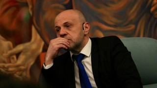 Задълбочаващото се разслоение което е знак за икономически и социални