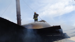 Пожар горя в хлебарски цех в Смолян съобщи БНР Огънят