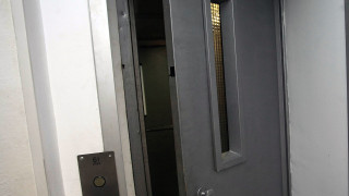 Студент загина в блокирал асансьор на общежитие в Бургас