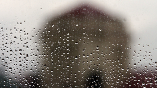 Предупреждения за силни валежи в 7 района в Южна България