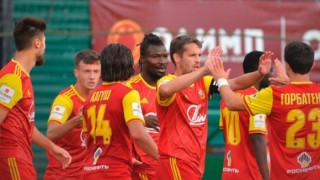 Българският национал Георги Костадинов игра цял мач за своя Арсенал