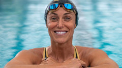 Две Олимпийски игри и една квалификация по-късно - 46-годишната плувкиня, която не спира да се състезава