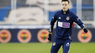 Халфът на Фенербахче и бивш национал на Германия Месут Йозил