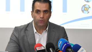 Шефът на Българския споретн тотализатор Любомир Петров говори пред медиите