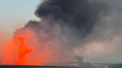 Огромен пожар гори на AM "Тракия"