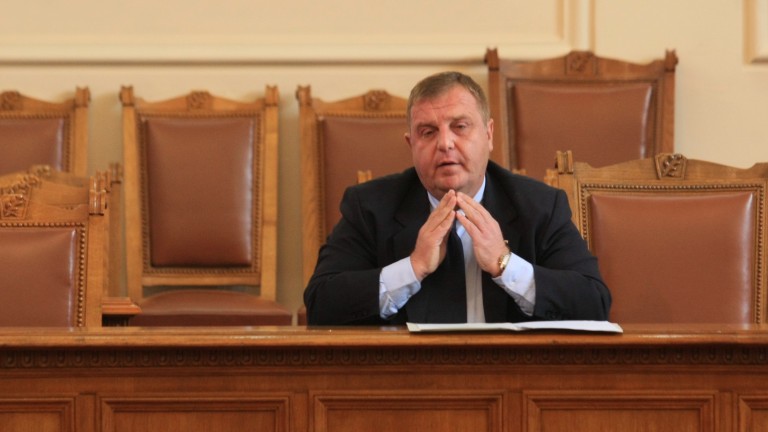 Каракачанов: България не може да е патица за разрешаване на проблемите в Сърбия