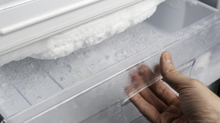 Трикът, с който ще размразим хладилника по-бързо и лесно 