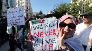 Хиляди алжирци на протест срещу властта 
