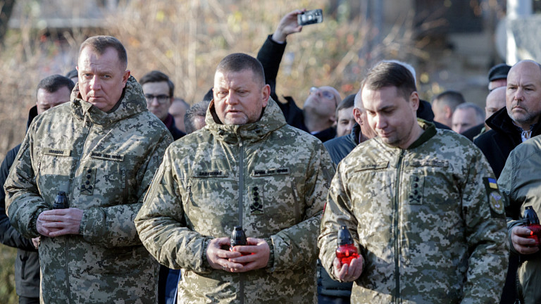 Зеленски уволни Залужни, Сирски поема украинската армия