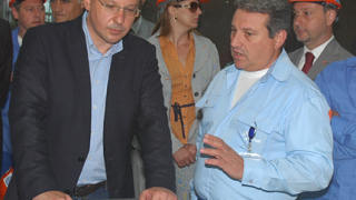 Станишев: Видяхте ли кой стои зад Станишев и ГЕРБ?