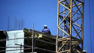 Държавата започва да се издължава на строителните фирми
