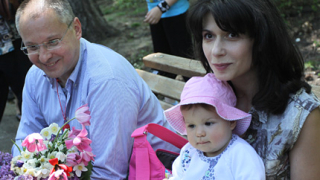 Станишев празнува в парка рождения ден на дъщеря си