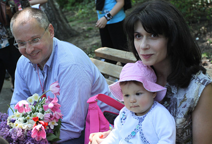 Станишев празнува в парка рождения ден на дъщеря си