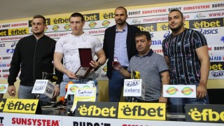 Със 17 от общо 22 гласа на спортните редакции старши