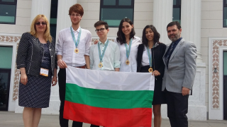 Български ученици взеха четири медала от олимпиада по химия
