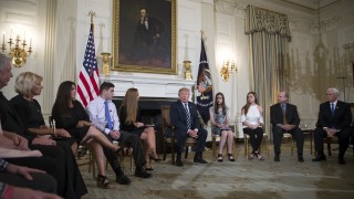 Президентът на САЩ Доналд Тръмп се срещна с ученици и