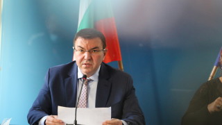 Болници в шест области спират плановия прием от неделя