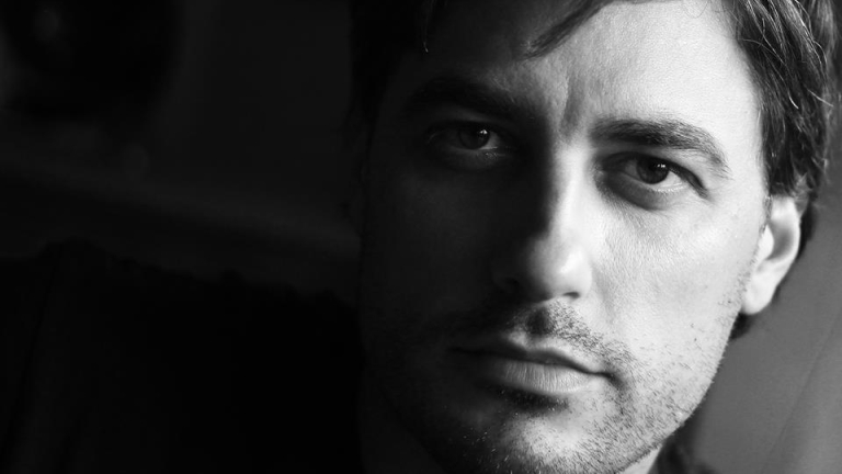 Кит преследва Владо Карамазов (СНИМКИ)