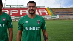 Валери Божинов може да заиграе за последния в Серия "Б"