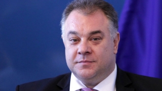 Здравният министър спря поръчки за милиони