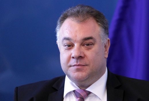 Здравният министър спря поръчки за милиони