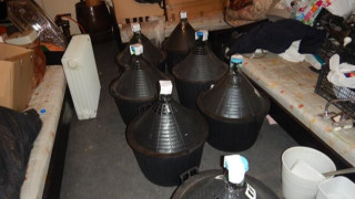 Над 350 л нелегален алкохол е открит в склад на