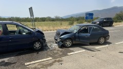 Три автомобила се сблъскаха край Шипка