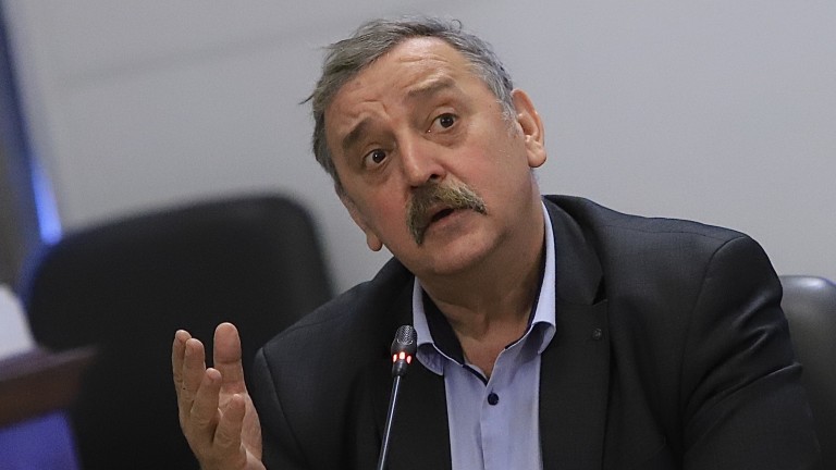 Класните стаи да се проветряват на 20 минути, напомня Кантарджиев