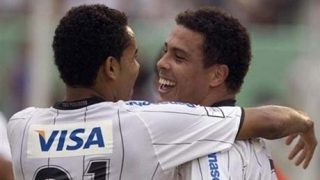 Роналдо вкара три гола в мач от първенството на Бразилия