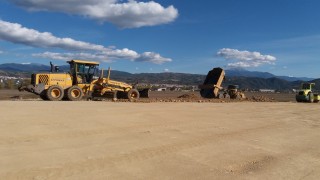 Над 150 човека и около 120 машини работят по трасето