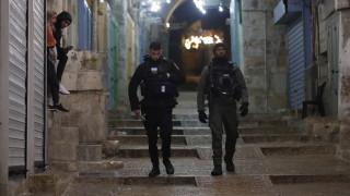 Израелската полиция е нападнала десетки поклонници в джамията Ал Акса