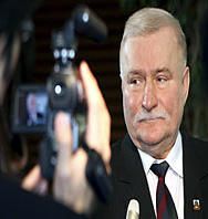 Лех Валенса призова поляците да гласуват против Качински