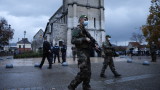 Мъж простреля гръцки свещеник в църква в Лион и избяга