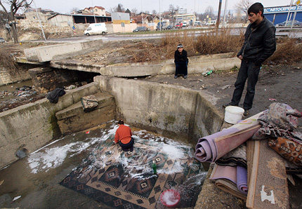 Подаряват безплатна баня на циганите в Казанлък 