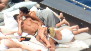 Явно на Кристиано Роналдо му писва от мъжка компания по